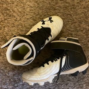 Under Armour size 6.5 youth baseball cleats